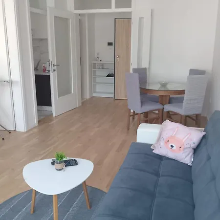 Apartman Leona *