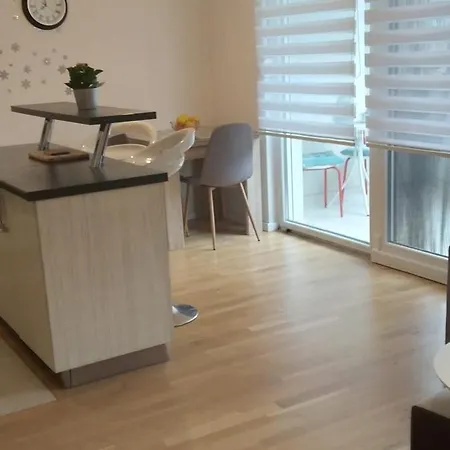 Apartman Leona *