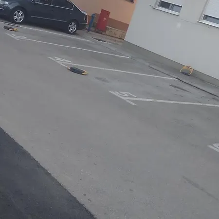 Apartman Leona *