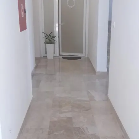 Apartman Leona